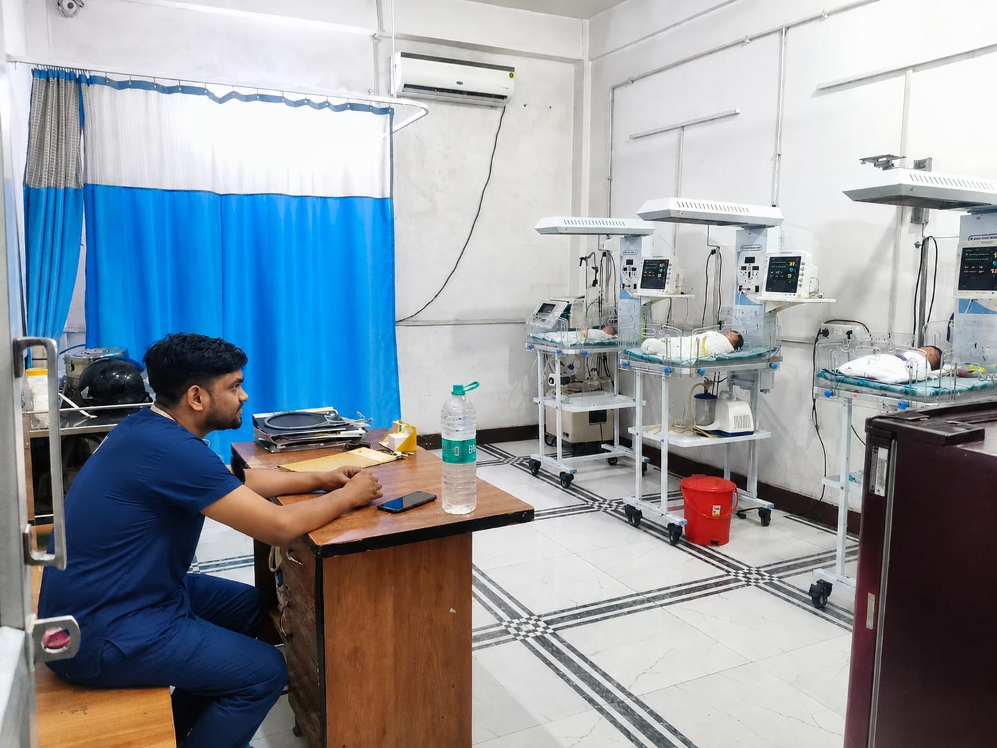 Neonatal intensive care unit